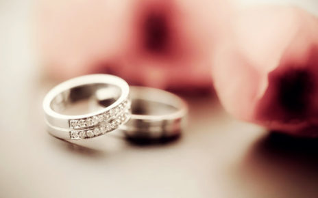 Mengapa Cincin Pernikahan ditaruh di Jari Manis?