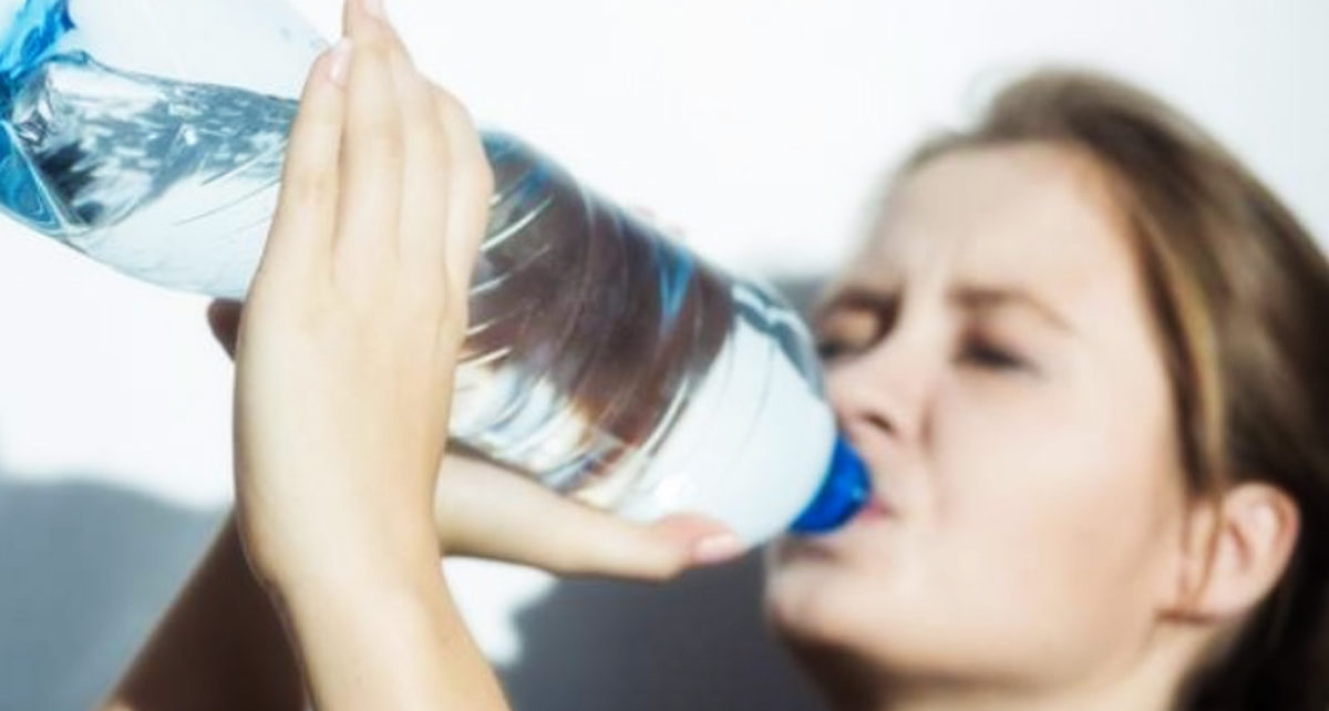 Minum Air Berlebihan Juga Berbahaya, Kenali 7 Tandanya